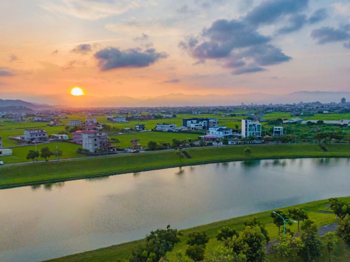 冬山閒雲居民宿 Дуншань Экстерьер фото