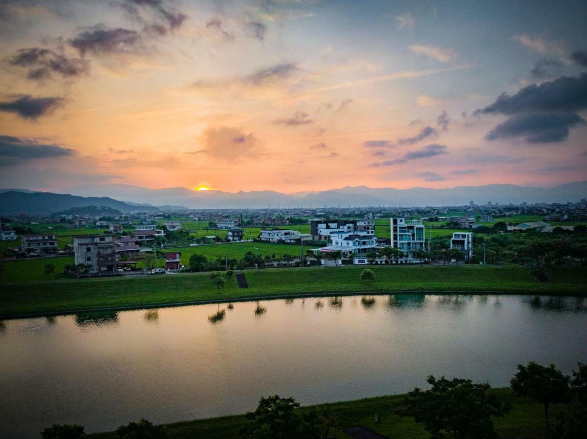 冬山閒雲居民宿 Дуншань Экстерьер фото